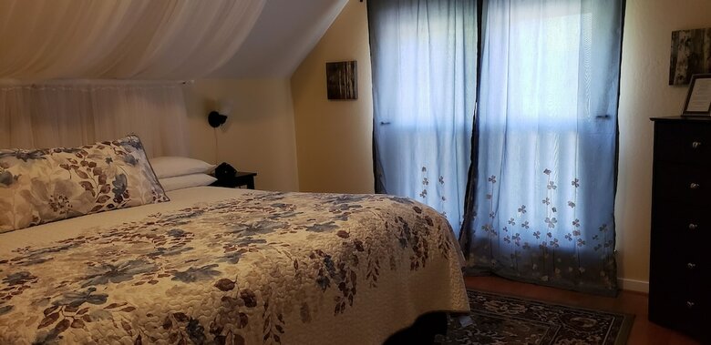 Bed & Breakfast Cabernet House, An Old World Inn