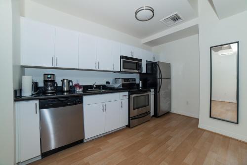 Hollywood Academy Apartment