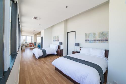 Hollywood Gallery Apartment