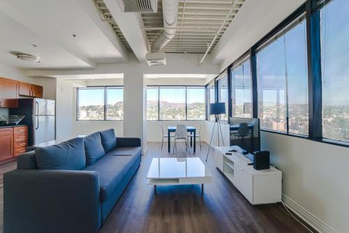 Hollywood Gallery Apartment