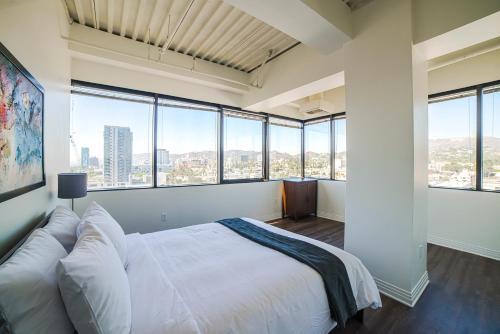 Hollywood Gallery Apartment