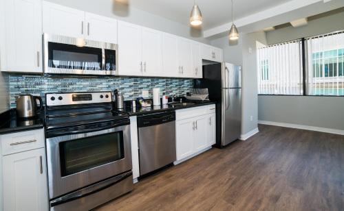 Hollywood Gallery Apartment