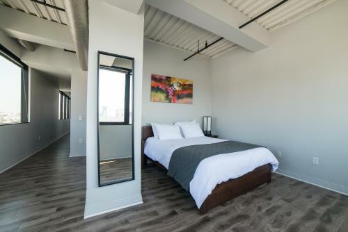 California Jewel Apartment