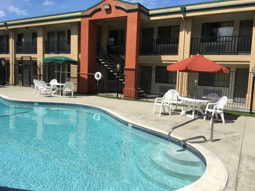 Motel Super 8 By Wyndham Salinas
