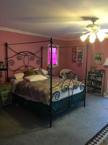 Elaine's Hollywood Bed & Breakfast