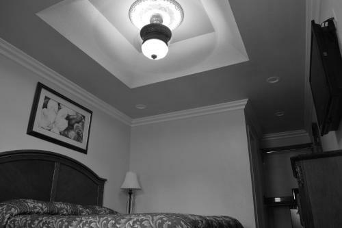 Crystal Lodge Motel