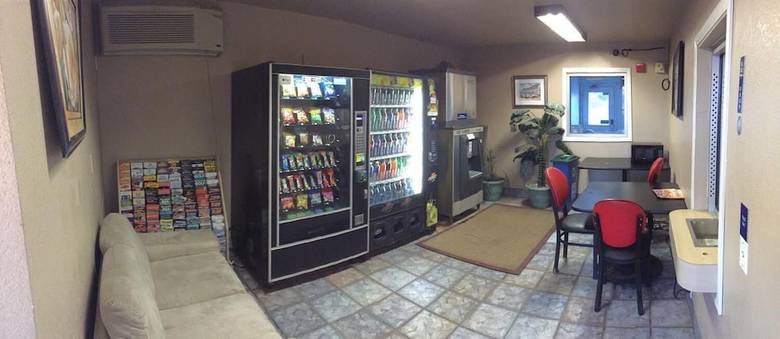 Hotel Hilltop Inn & Suites