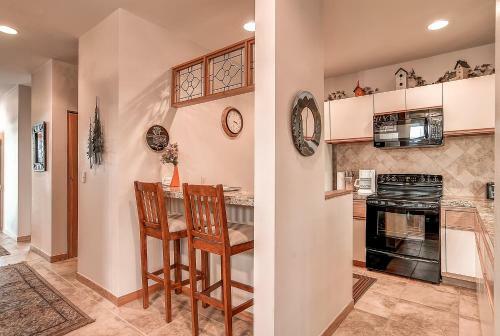 Apartamento Two-bedroom River Glen Condo 105a