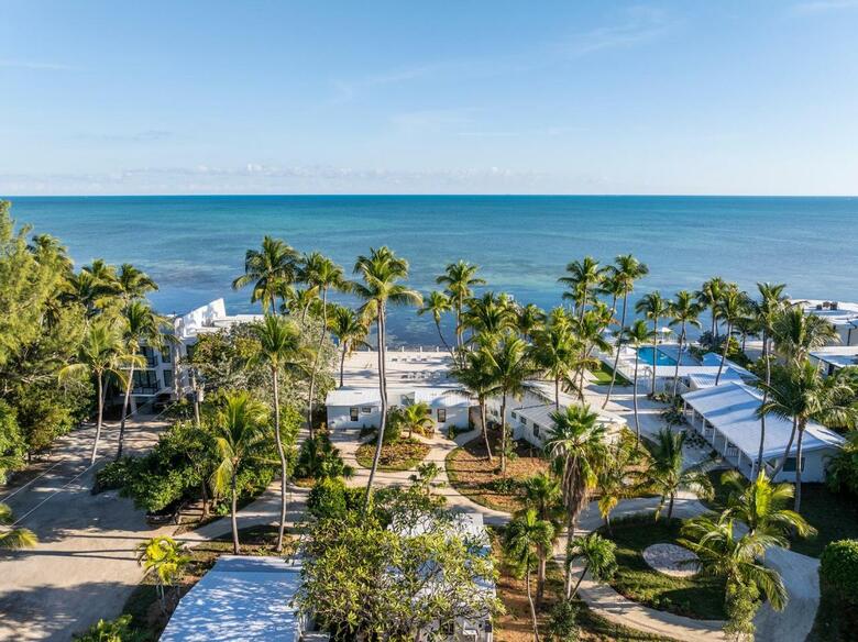 Hotel Pines & Palms Resort