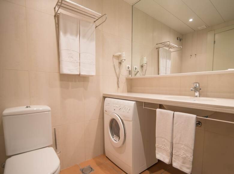 Ciutat De Palol Aparthotel