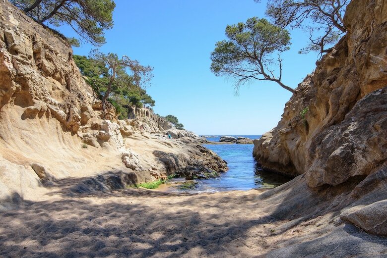 Ciutat De Palol Aparthotel