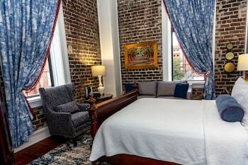 Bed & Breakfast East Bay Inn