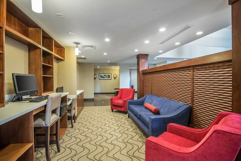 Hotel Comfort Suites - Dodge City