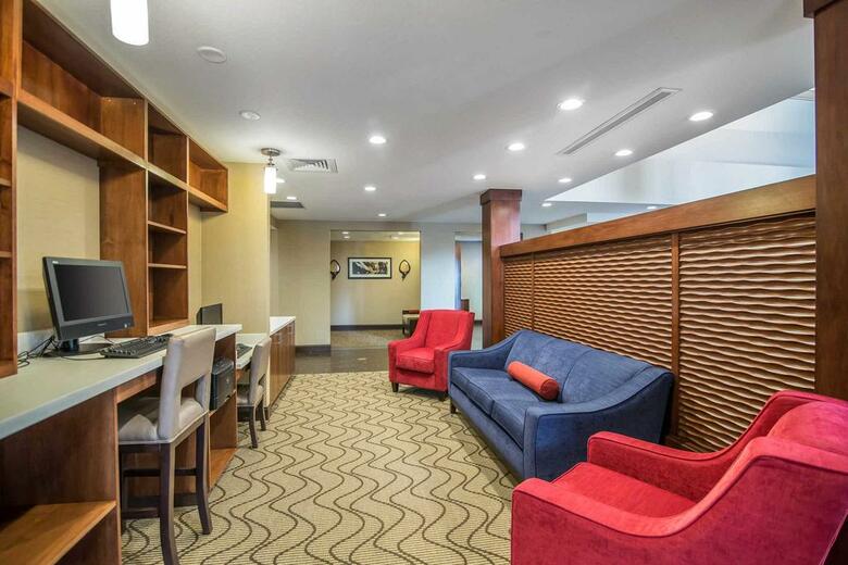 Hotel Comfort Suites - Dodge City