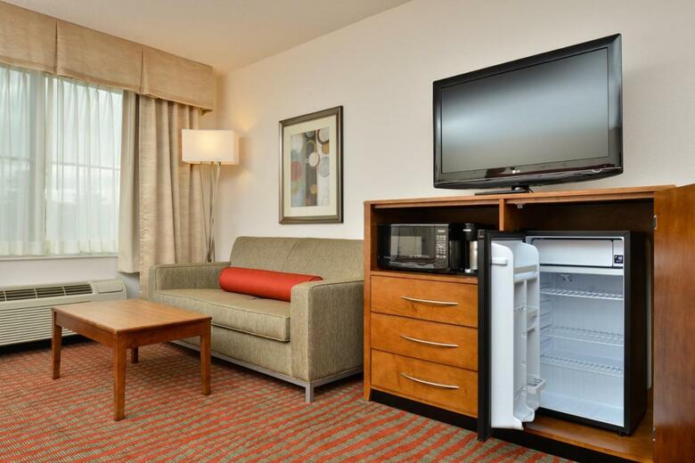 Holiday Inn Express Boston/milford Hotel