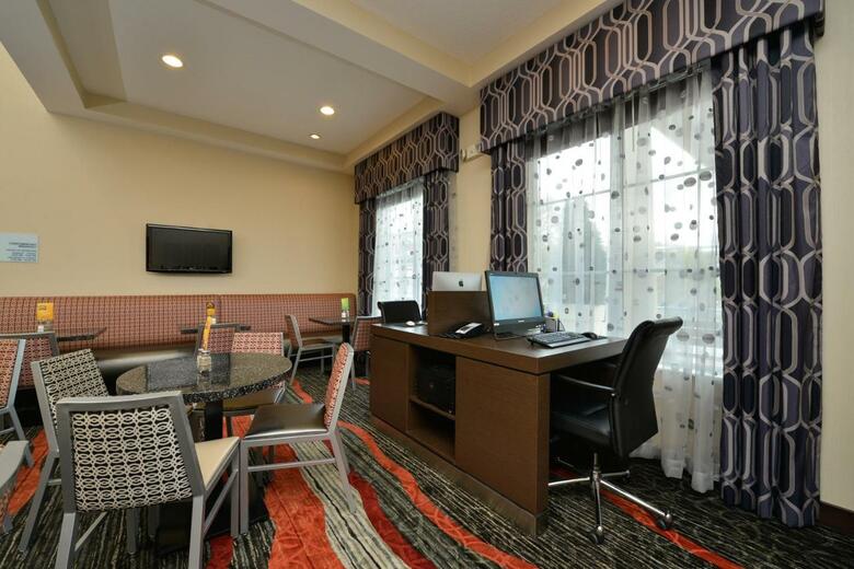 Holiday Inn Express Boston/milford Hotel
