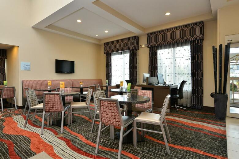 Holiday Inn Express Boston/milford Hotel