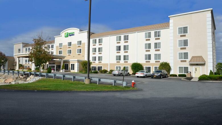 Holiday Inn Express Boston/milford Hotel