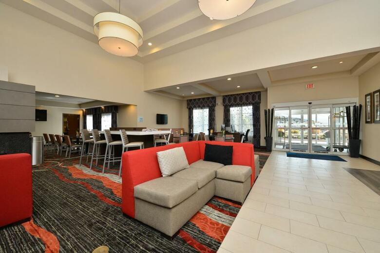 Holiday Inn Express Boston/milford Hotel