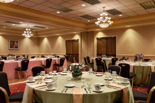 Crowne Plaza Hotels & Resorts Auburn Hills