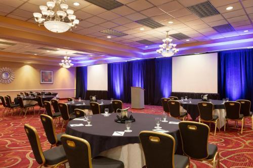 Crowne Plaza Hotels & Resorts Auburn Hills
