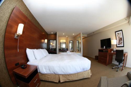 Motel Budget Host Inn & Suites