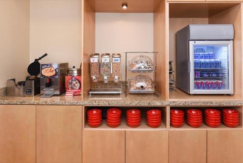 Hotel Towneplace Suites By Marriott Detroit Commerce