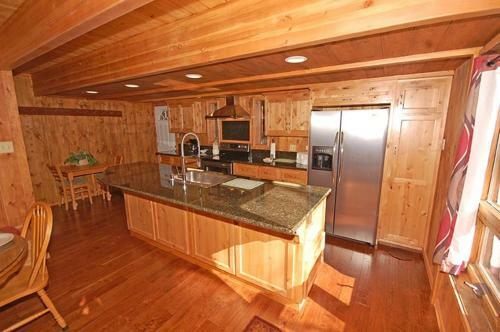 Spruce Avenue Holiday Home 1