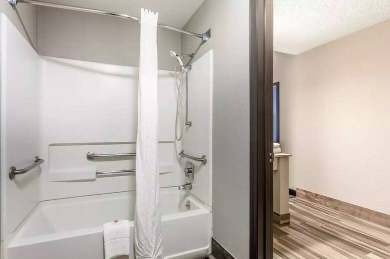 Hotel Comfort Inn Cleveland Airport