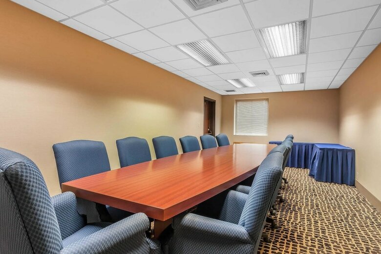 Hotel Comfort Inn Cleveland Airport