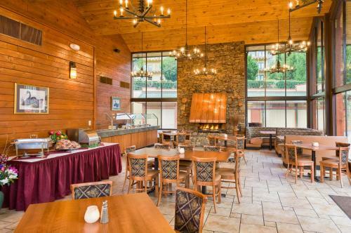 Hotel River Terrace Resort & Convention Center