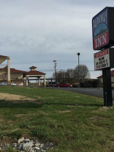 Motel Parkway Inn