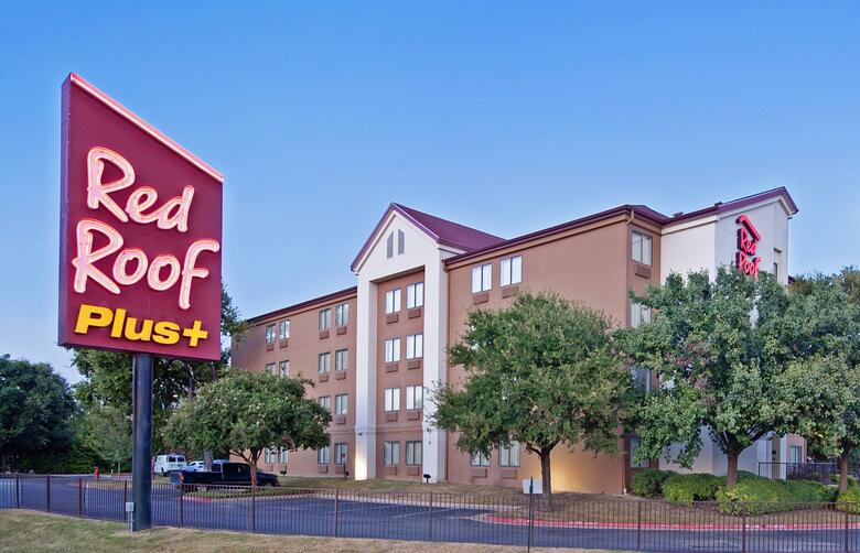Hotel Red Roof Plus Austin South