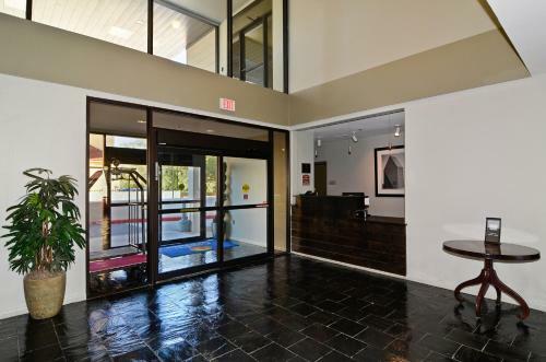Hotel Baymont By Wyndham Columbus
