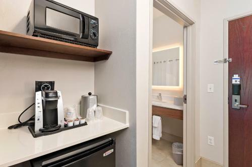 Holiday Inn Express Hotel And Suites Conroe