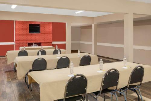 Motel Executive Inn And Suites College Station