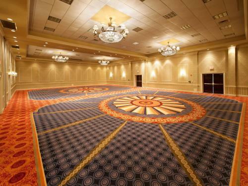 Virginia Crossings Hotel, Tapestry Collection By Hilton