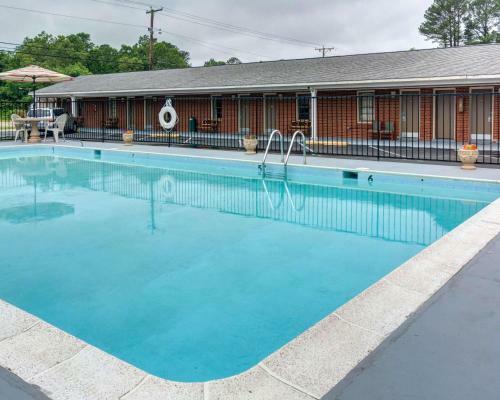 Hotel Rodeway Inn & Suites Williamsburg
