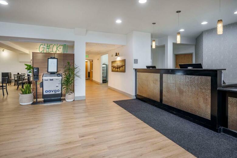 Hotel Best Western Plus Peppertree Airport Inn
