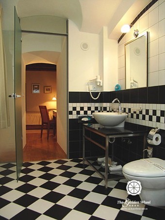 Hotel The Golden Wheel