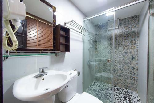 Hostal Happy Moon Guest House