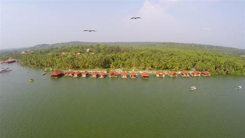 Hotel Poovar Island Resort