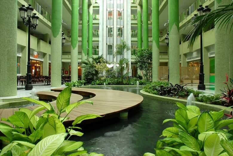 Hotel Holiday World Resort