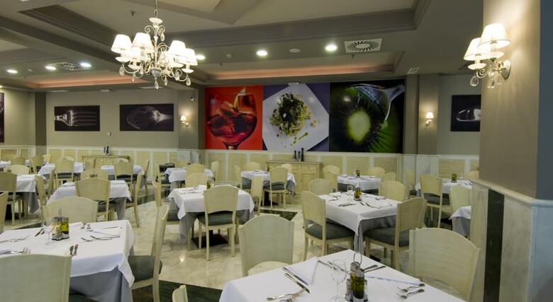 Hotel Holiday World Resort