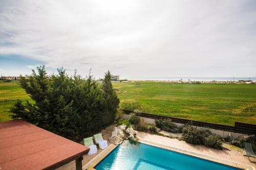 Sunny Coast Villa