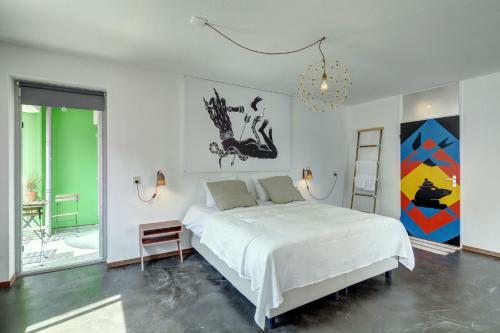 Hostal Bed And Breakfast Zuid Oost Heesterveld / Bnb Zoh