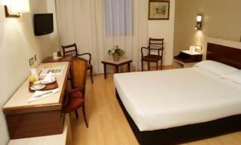 Hotel Husa Zaragoza Royal