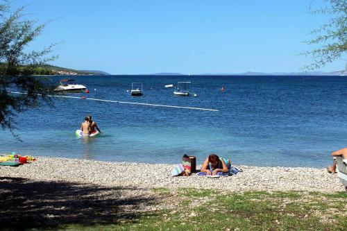 Apartments With A Parking Space Mirca (brac) - 729
