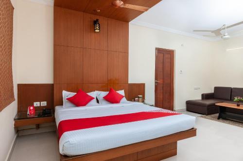 Hotel Oyo Rooms Santhome High Road