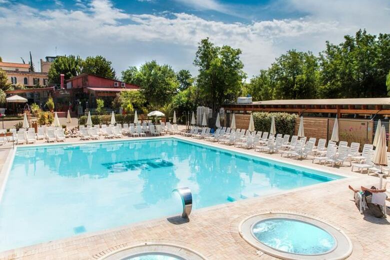 Hu Roma Camping In Town